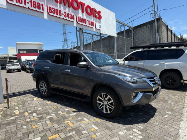 Toyota Fortuner SRV 2019 - Image 6