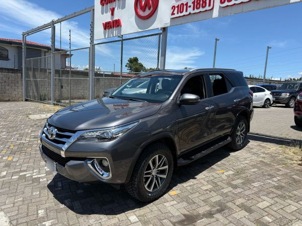 Toyota Fortuner SRV 2019 - Image 3