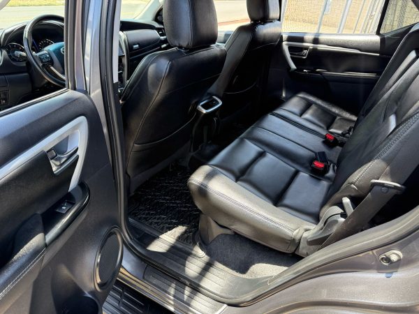 Toyota Fortuner SRV 2019 - Image 2