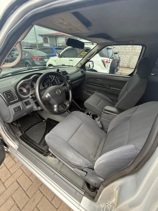 Nissan Frontier 2004 - Image 7