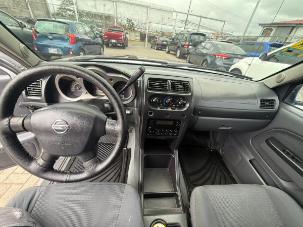 Nissan Frontier 2004 - Image 6