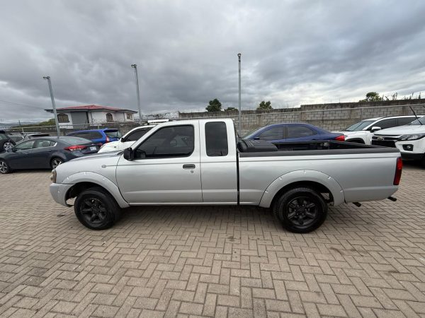 Nissan Frontier 2004 - Image 4