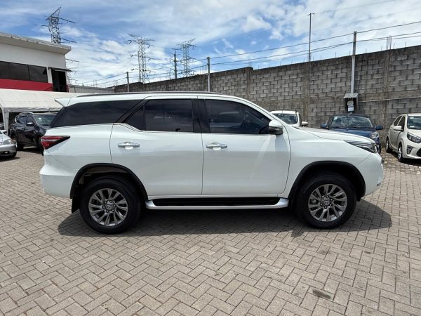 Toyota Fortuner SRV 2022 - Image 10