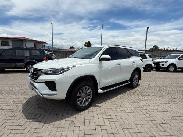 Toyota Fortuner SRV 2022 - Image 8