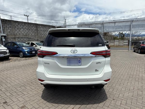 Toyota Fortuner SRV 2022 - Image 4