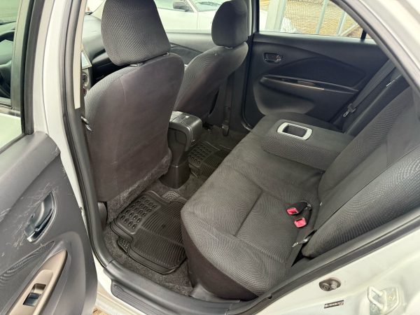 Toyota Yaris 2010 - Image 5
