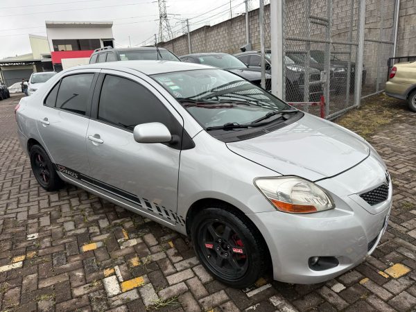 Toyota Yaris 2010 - Image 2