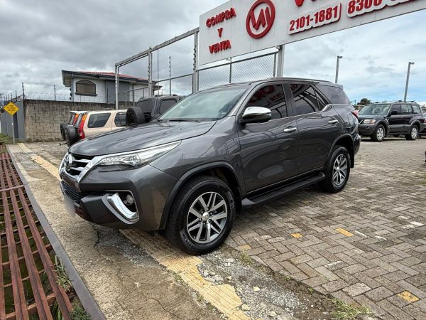 Toyota Fortuner SRV 2020 - Image 8