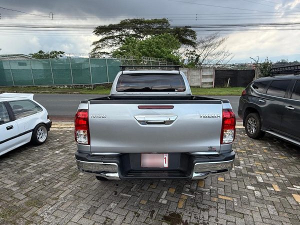 Toyota Hilux modelo 2021 - Image 7