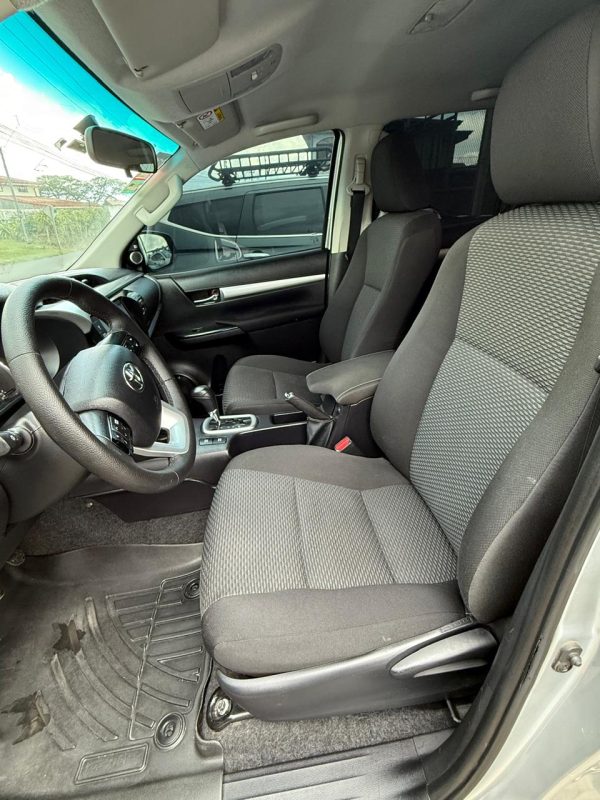 Toyota Hilux modelo 2021 - Image 2