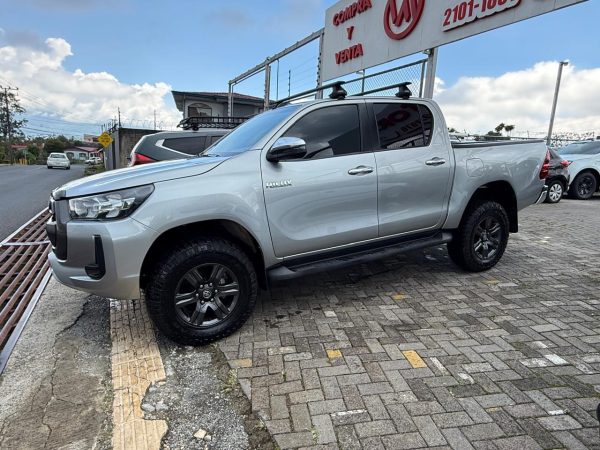 Toyota Hilux modelo 2021 - Image 4