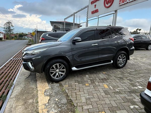 Toyota Fortuner SRV 2017 - Image 8
