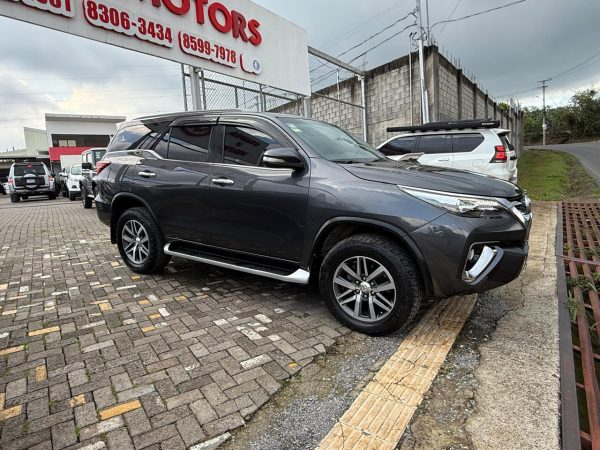 Toyota Fortuner SRV 2017 - Image 6