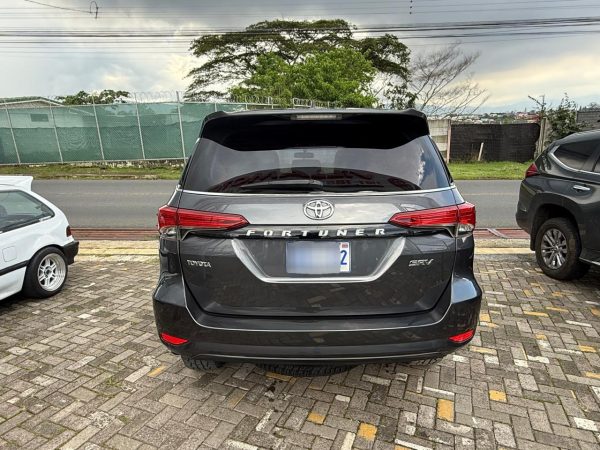 Toyota Fortuner SRV 2017 - Image 3