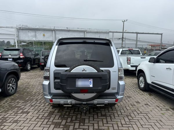 Mitsubishi Montero 2008 - Image 2