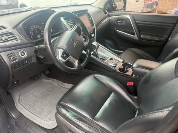 Mitsubishi Montero Sport GT 2020 - Image 2