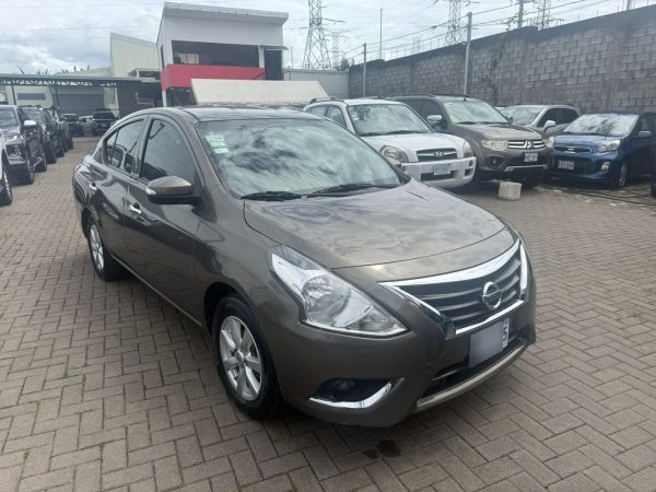 Nissan Versa 2019 - Image 2