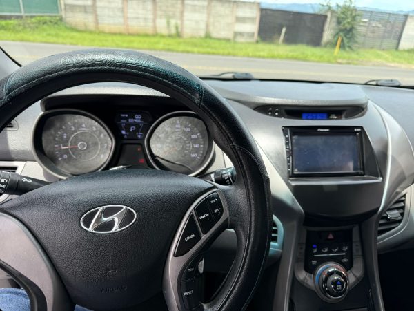 Hyundai Elantra - Image 2