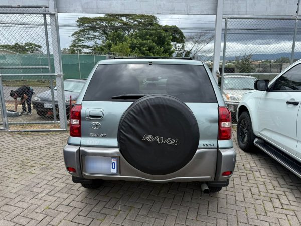 Toyota Rav4 2005 - Image 2