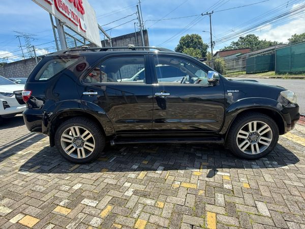 Toyota Fortuner 2009 - Image 6