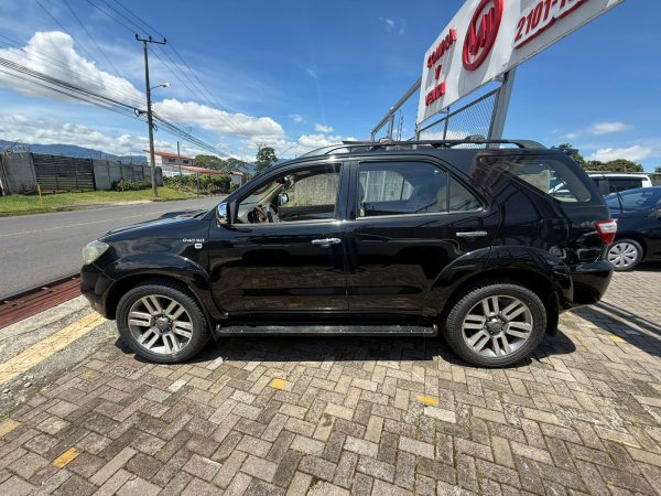 Toyota Fortuner 2009 - Image 3