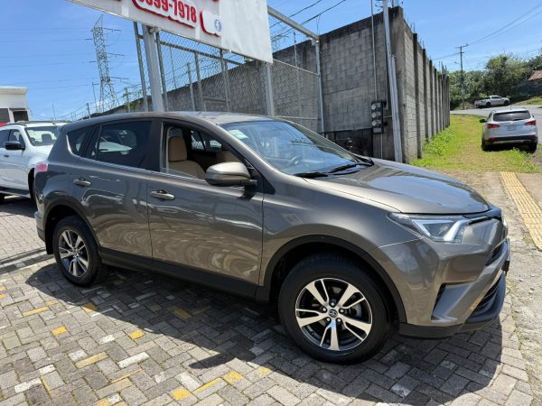 Toyota Rav4 2017 - Image 2