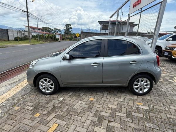 Nissan March modelo 2020 - Image 4