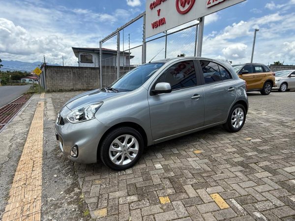 Nissan March modelo 2020 - Image 7