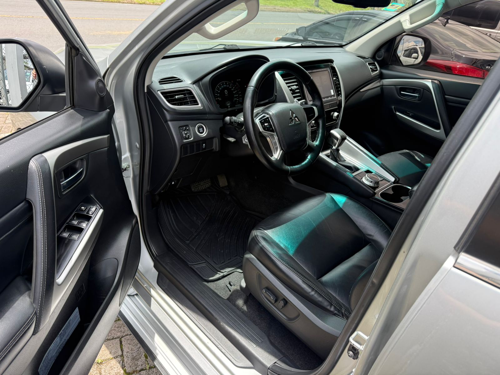 Mitsubishi Montero Sport 2022 GT - Image 6