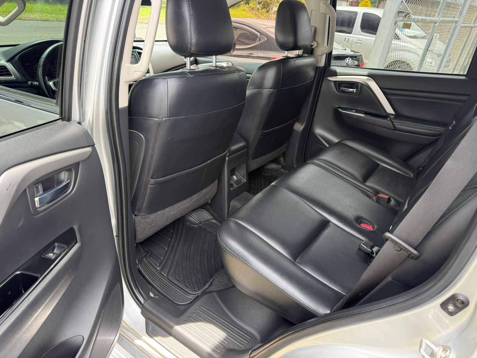 Mitsubishi Montero Sport 2022 GT - Image 3