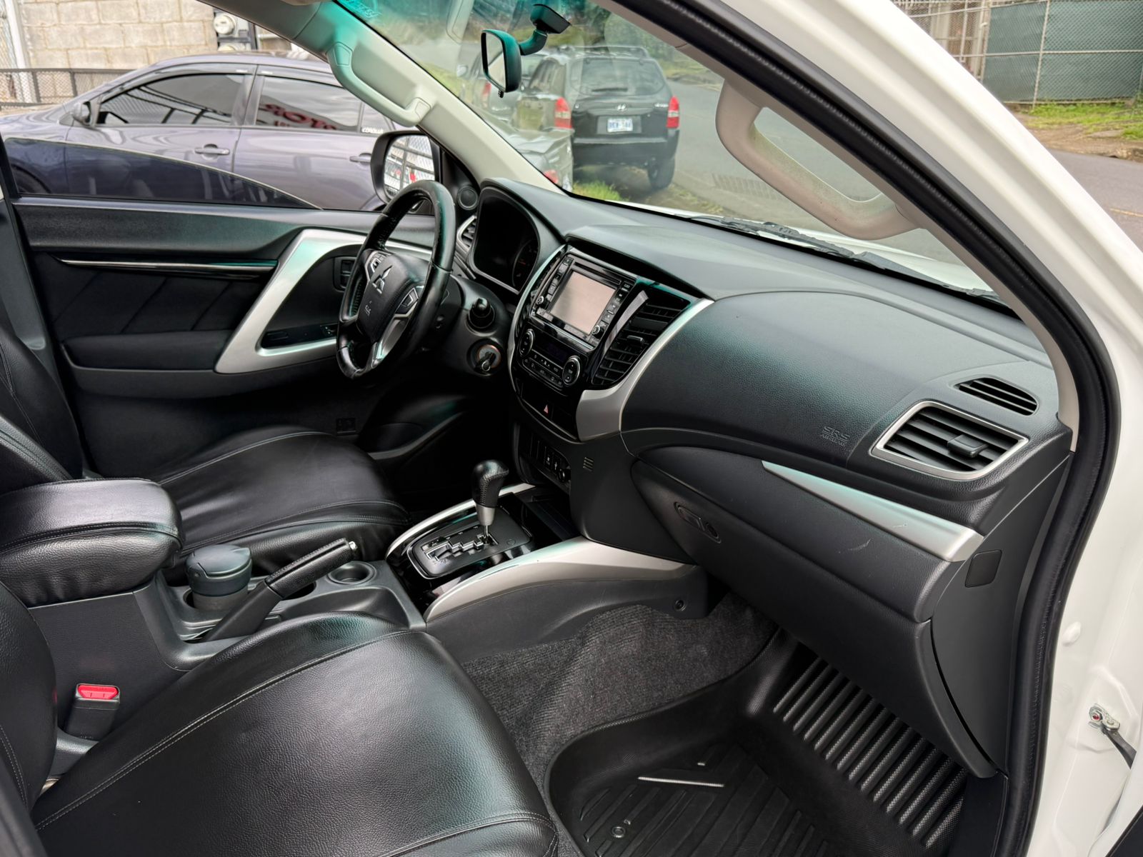 Mitsubishi Montero Sport 2018 - Image 6