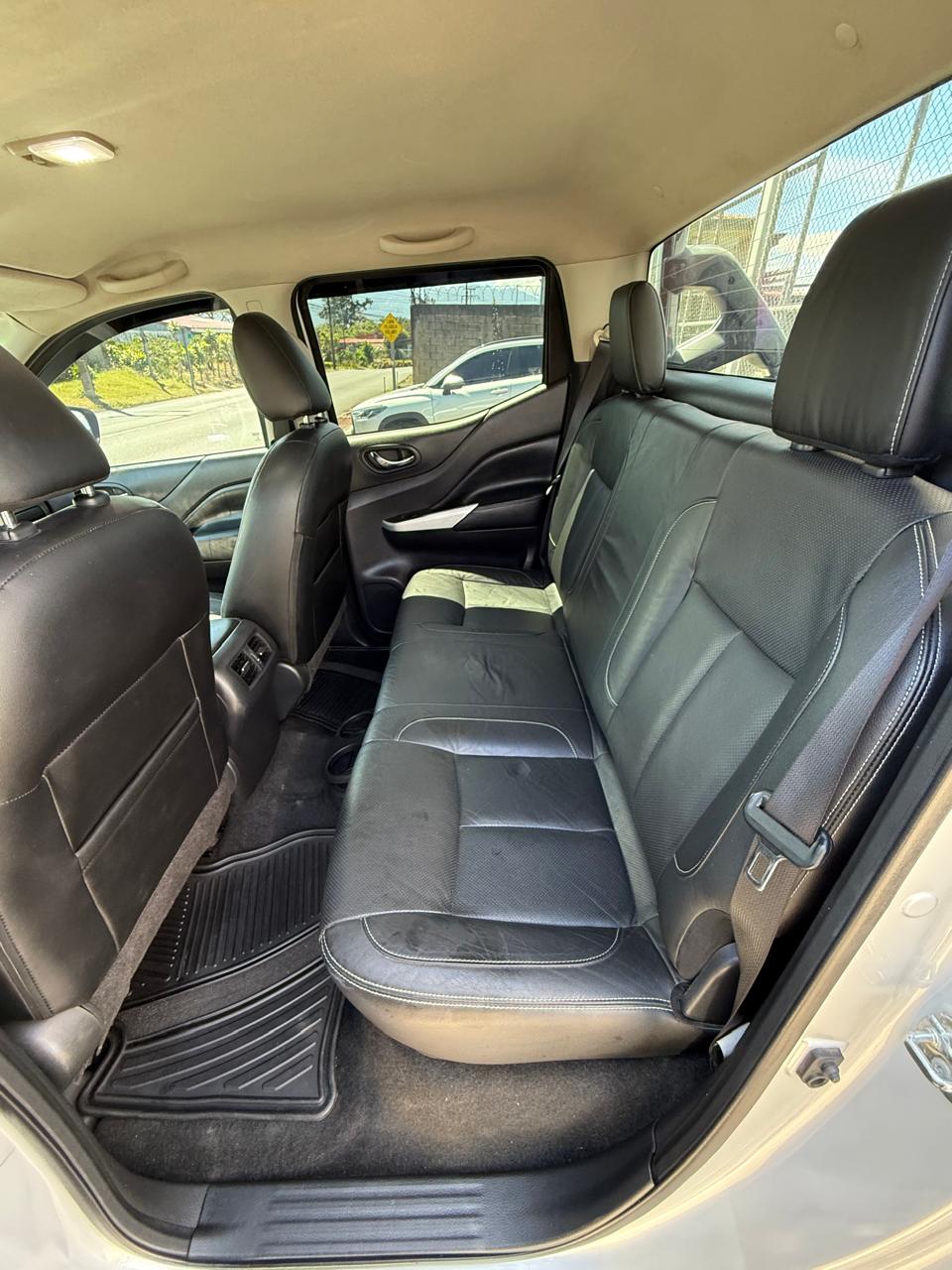 Nissan Frontier np300 - Image 7