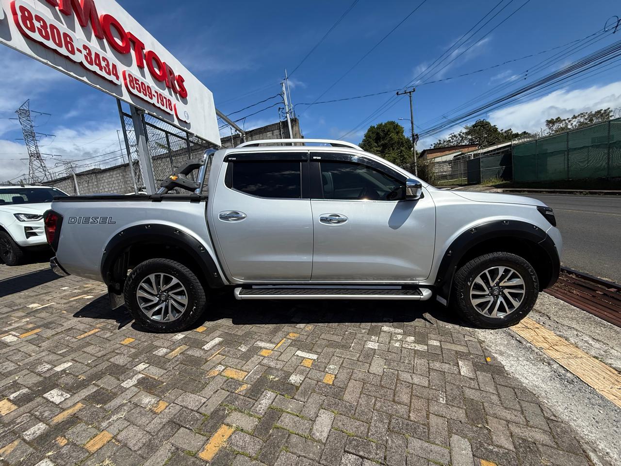 Nissan Frontier np300 - Image 4