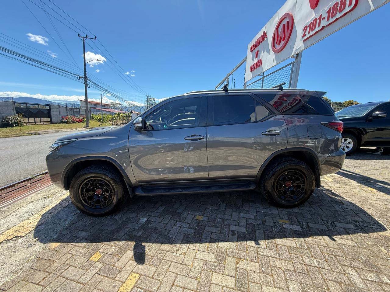 Toyota Fortuner 2017 - Image 8