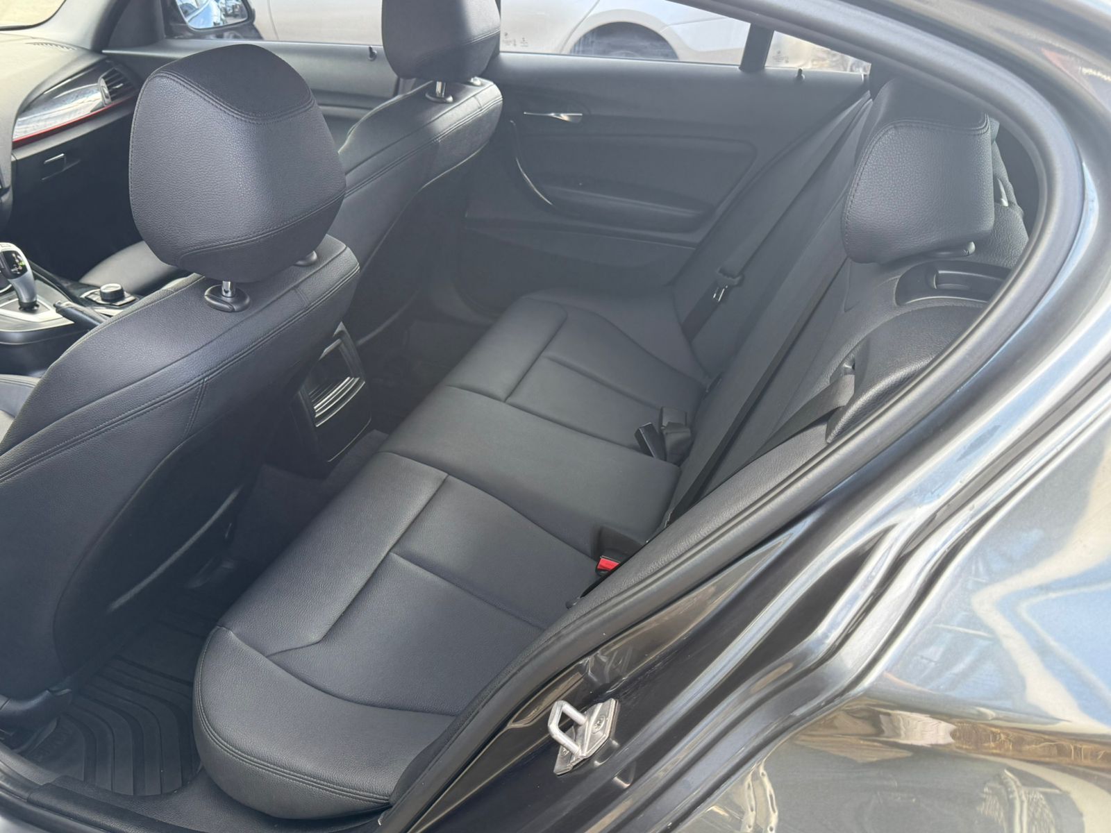 BMW 118i modelo 2017 - Image 6