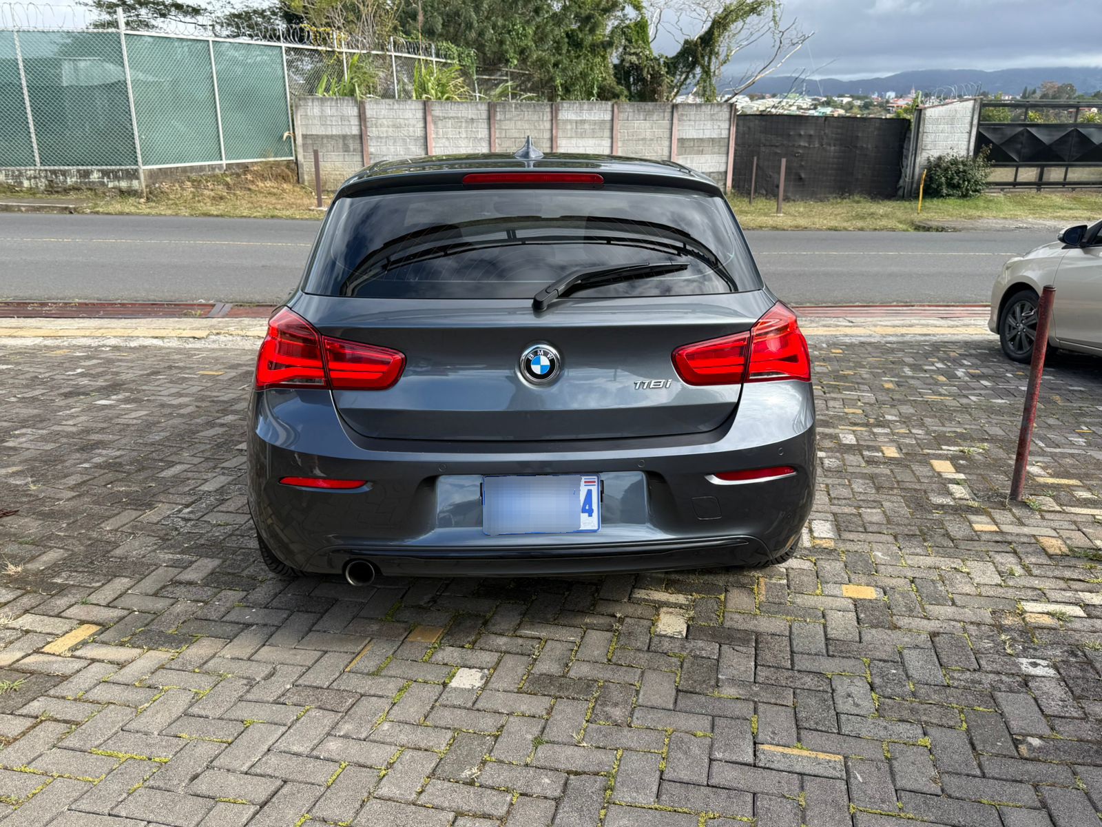 BMW 118i modelo 2017 - Image 3