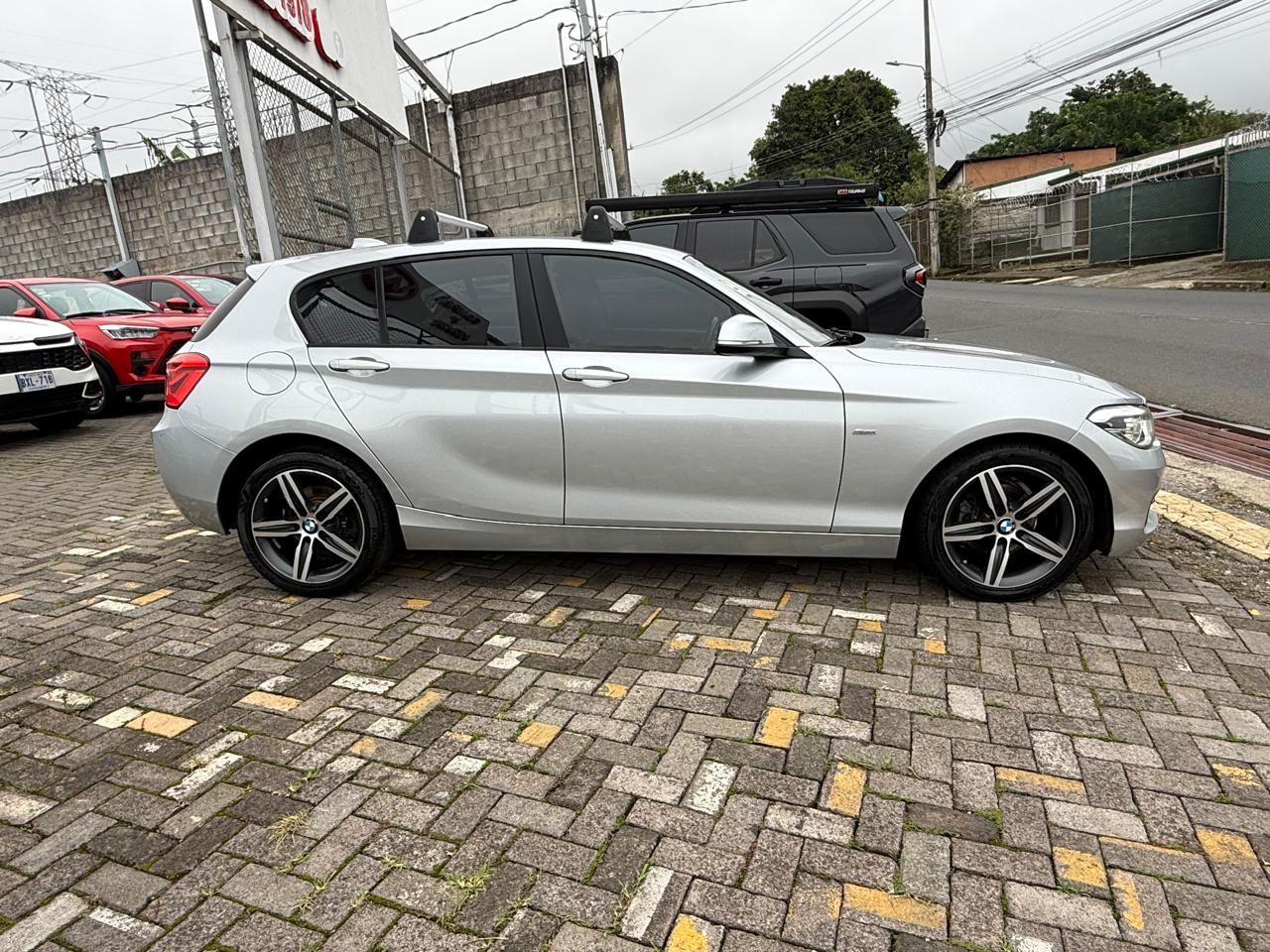 BMW 118i modelo 2017 - Image 4