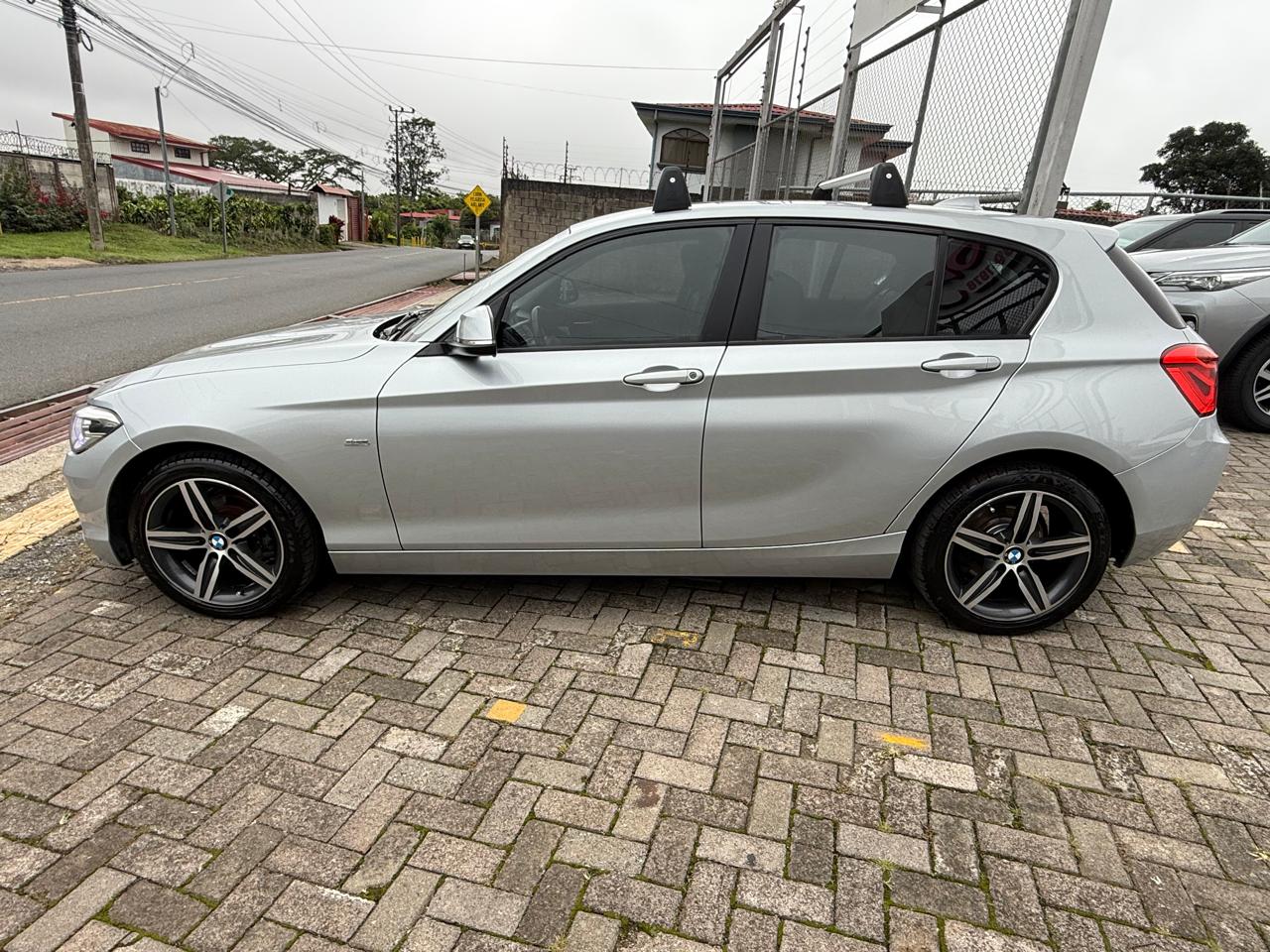 BMW 118i modelo 2017 - Image 5