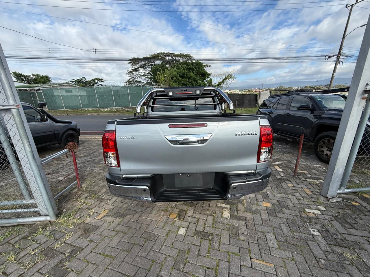 Toyota Hilux 2025 - Image 7