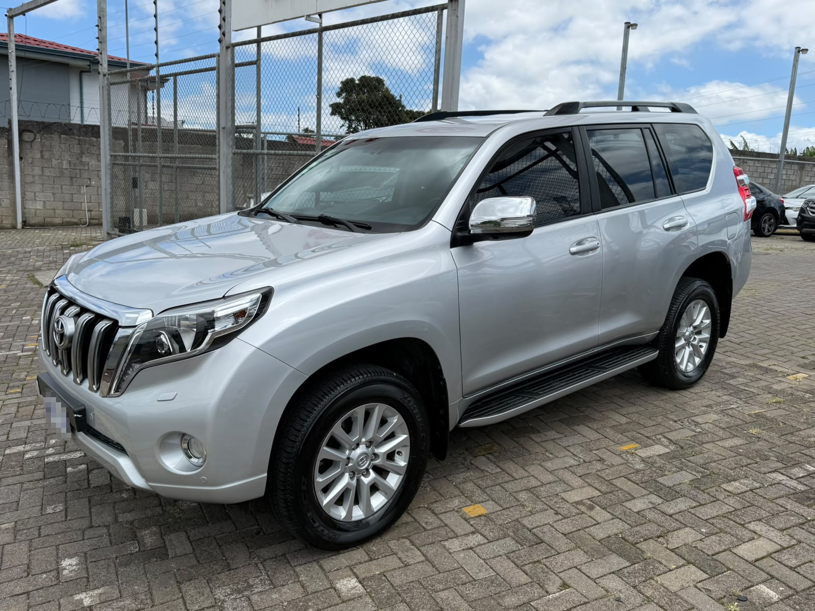 Toyota Land Cruiser Prado VX 2017 - Image 2