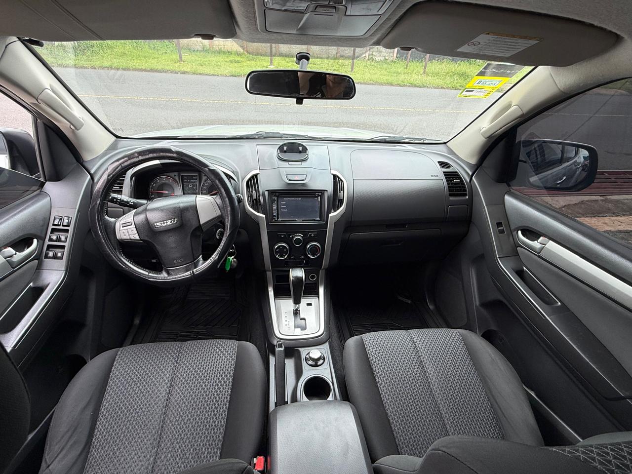 Isuzu MU-X 2015 - Image 9