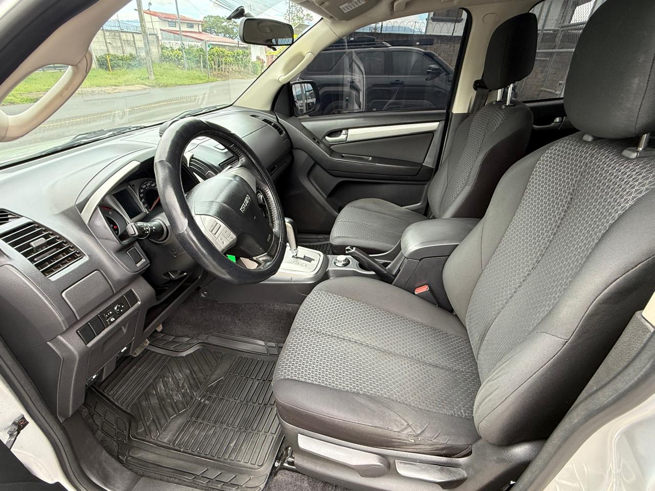 Isuzu MU-X 2015 - Image 4