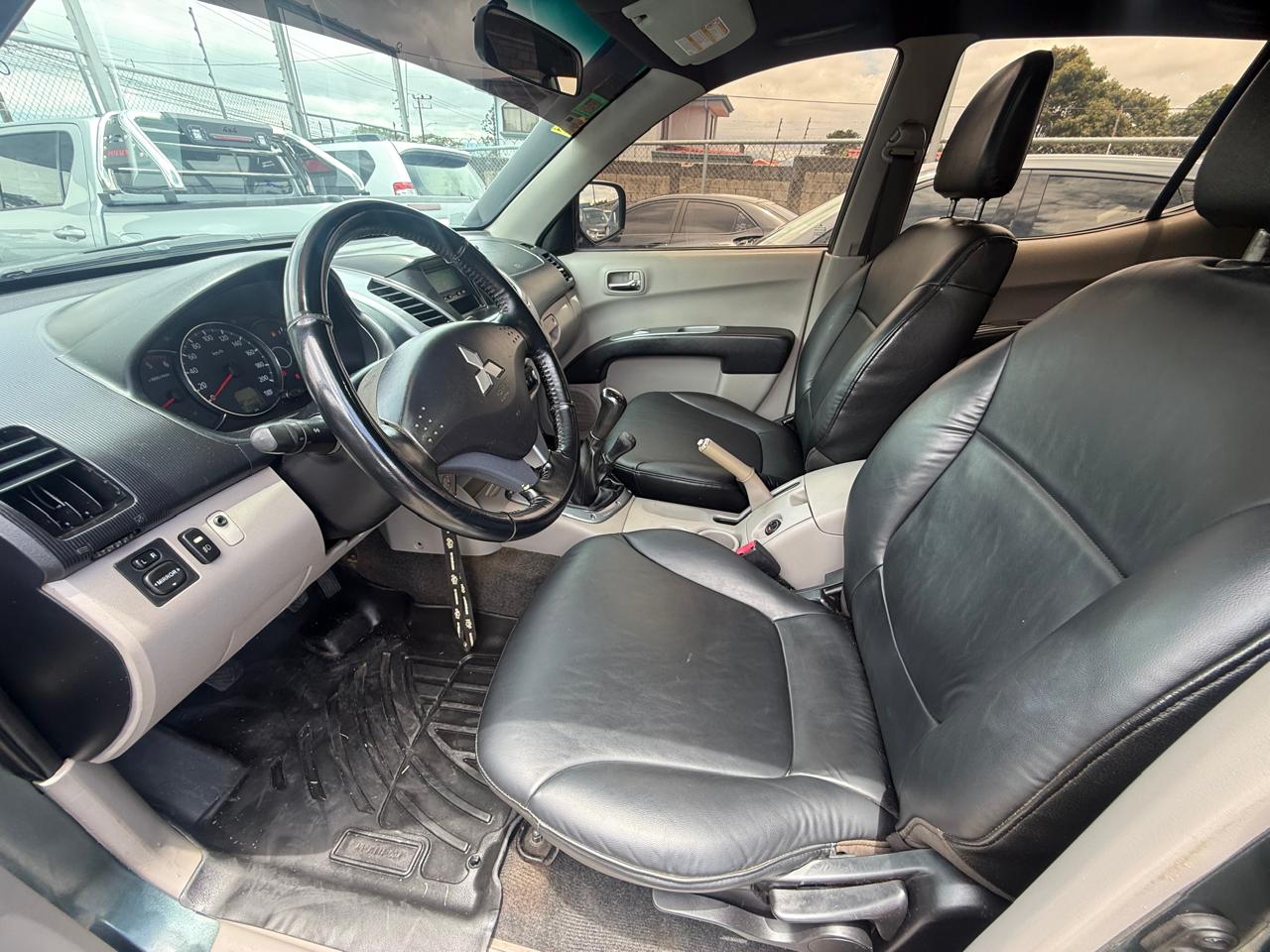 Mitsubishi L200 modelo 2010 - Image 6