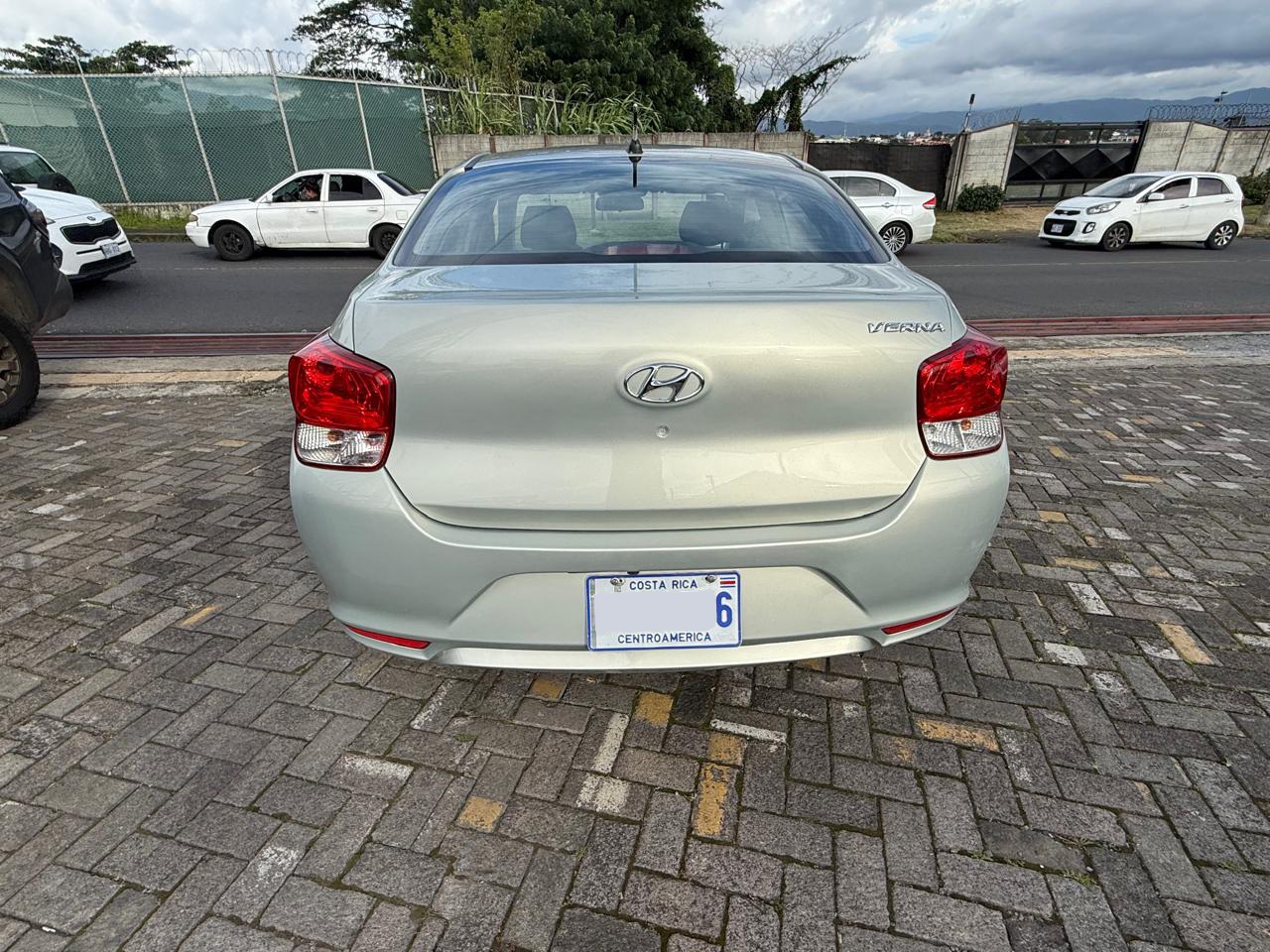 Hyundai Verna 2022 - Image 2