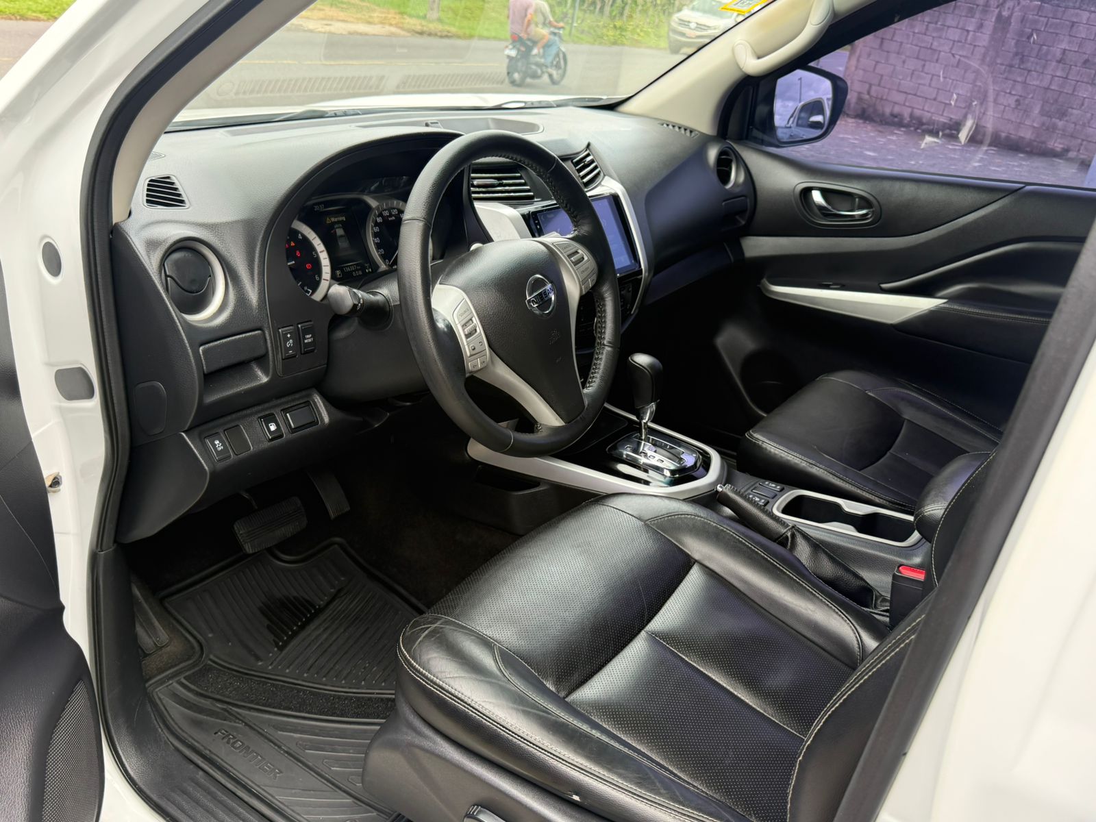 Nissan Frontier LE 2021 - Imagen 4