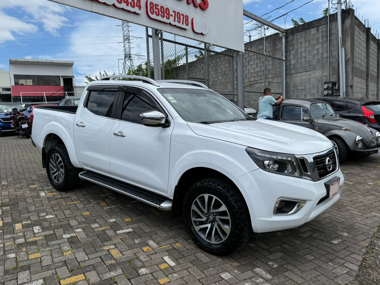 Nissan Frontier LE 2021 - Imagen 2